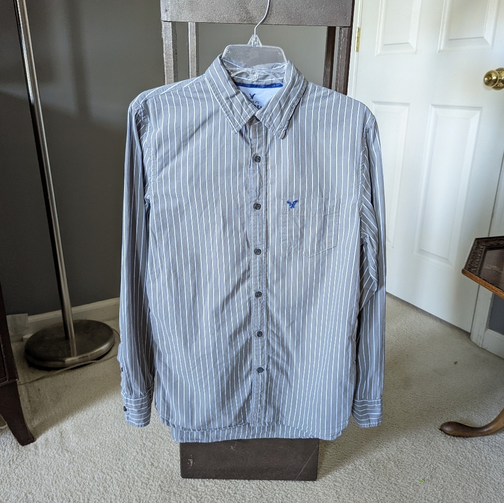 American Eagle Vintage Fit Long Sleeved Button Down Shirt Size Medium